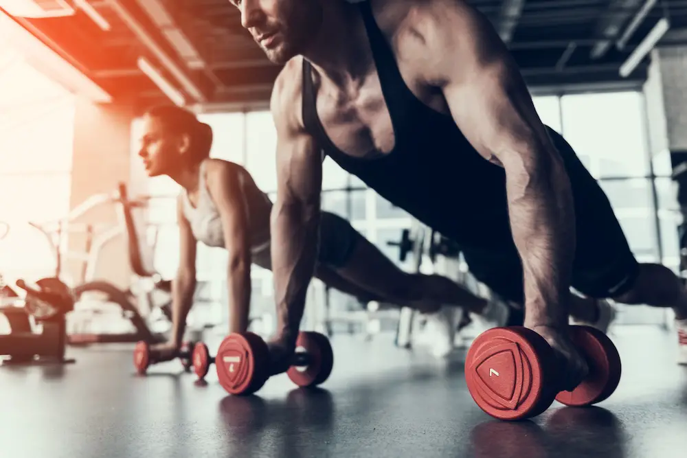 Strength Training vs Bodybuilding: The Pros, Cons, and Critical Differences